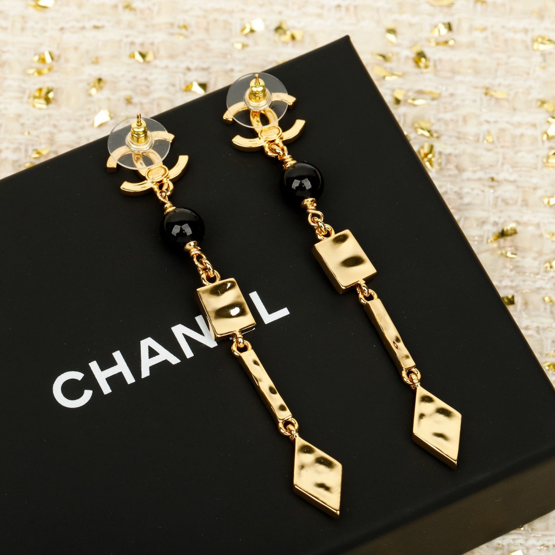 [TOP] CHANEL Earrings - Gold