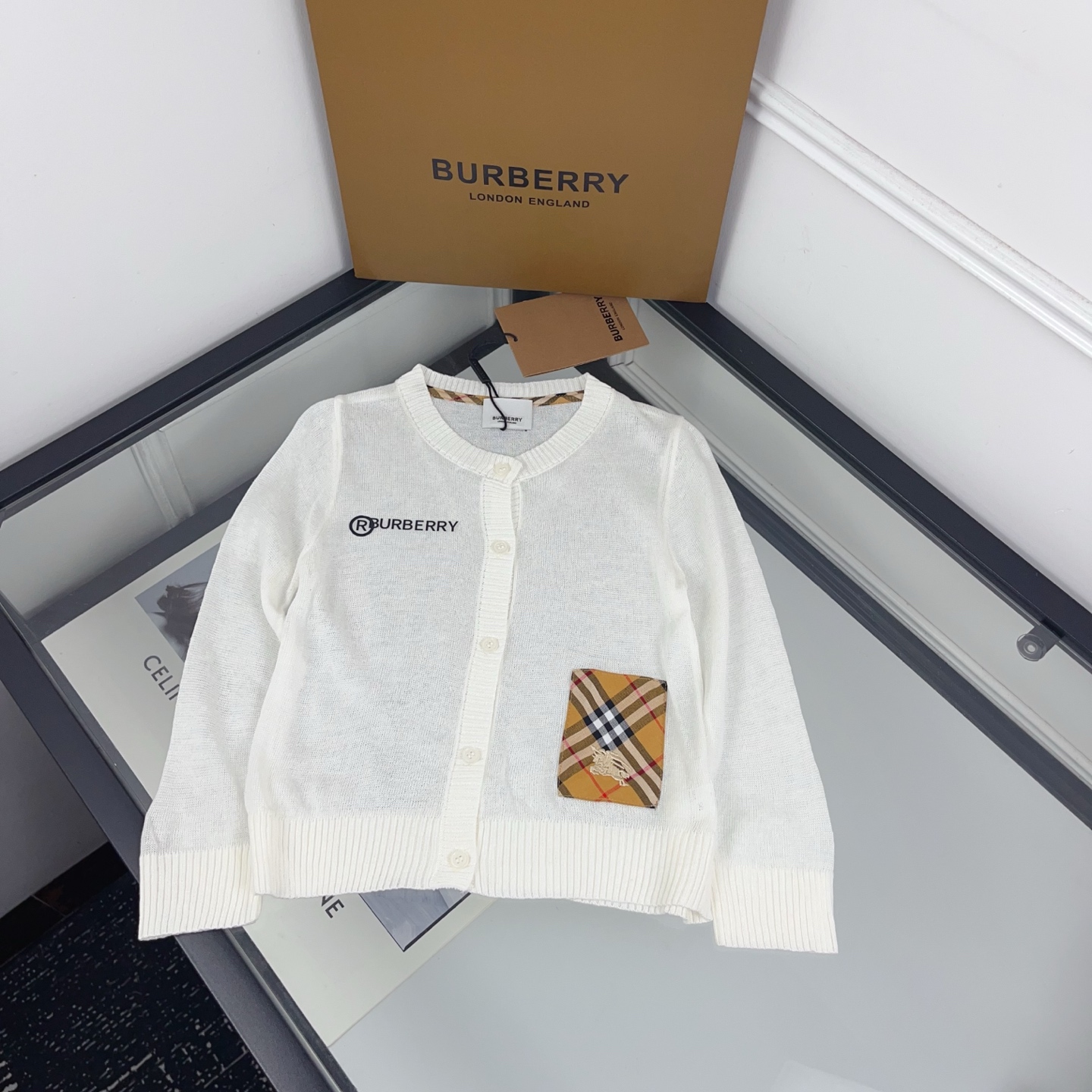 Burberry Unisex Kids White Thin Knit Vintage Plaid Pocket Crew Neck Cardigan Sun Protection Air Conditioner Sweater Boys Girls Sizes 90-150