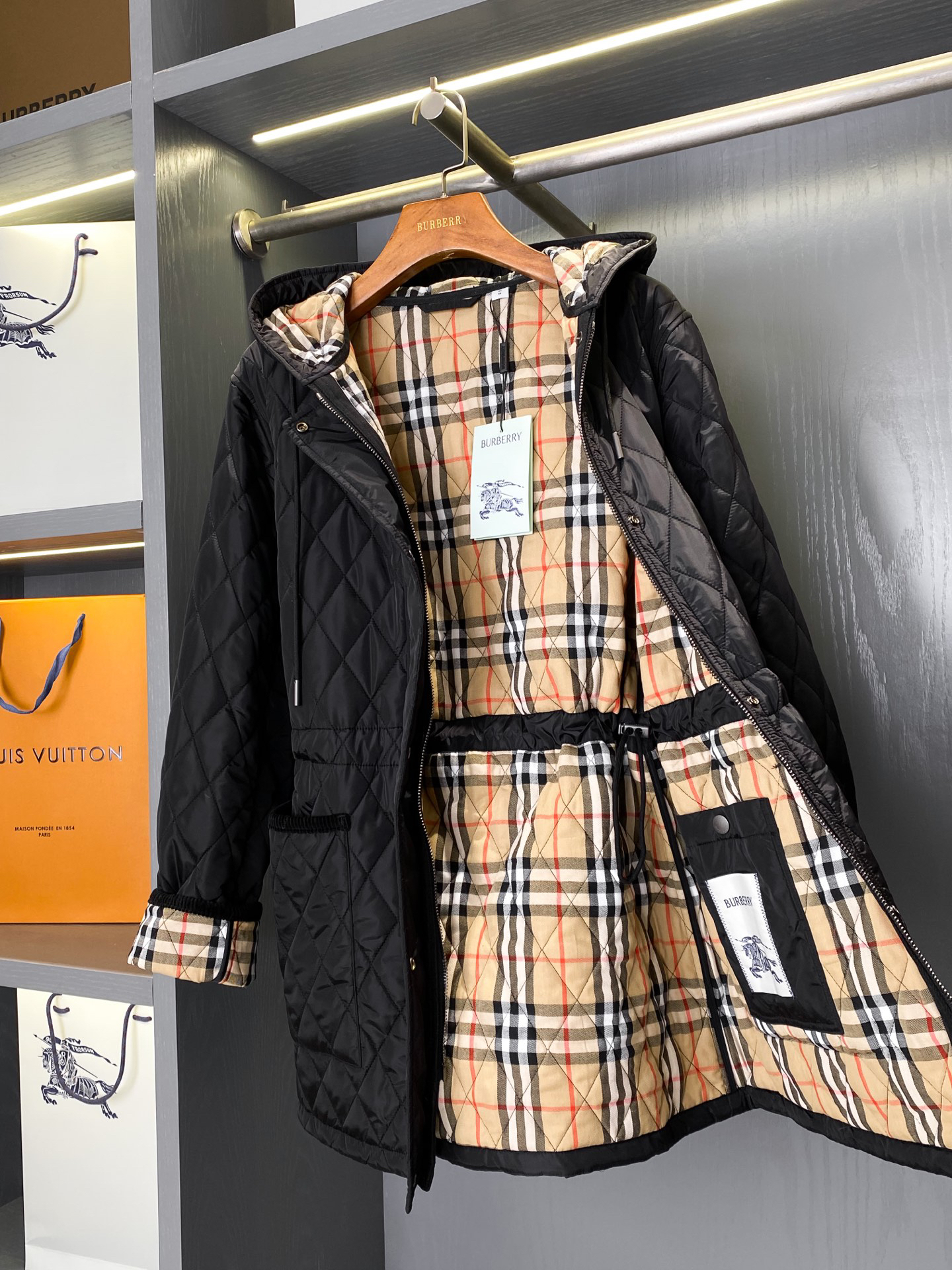 [TOP] BURBERRY Coat - Black - 711 Luxury