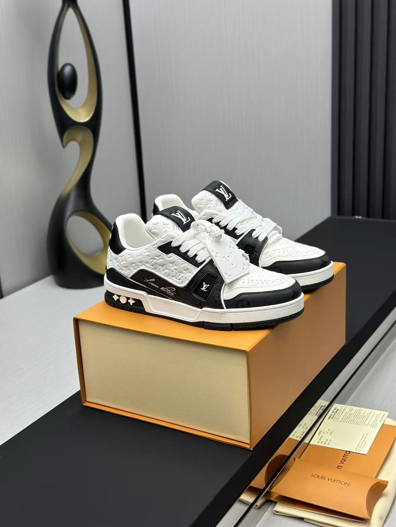 [TOP] Louis Vuitton LV Men's Casual Shoes - Black and White - 711 Luxury