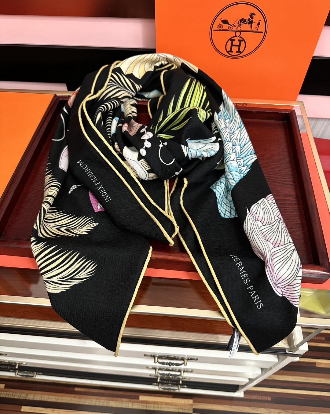 [TOP] HERMES Scarf 140X140cm 30% Silk + 70% Velvet - Black - 711 Luxury