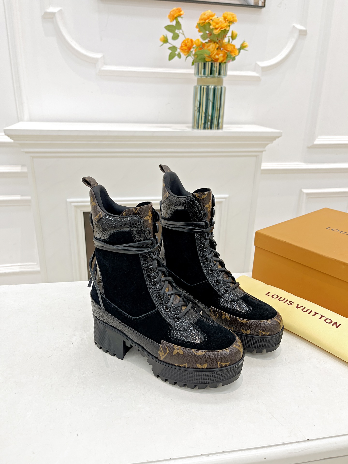 [TOP] Louis Vuitton LV Boots - Black - 711 Luxury