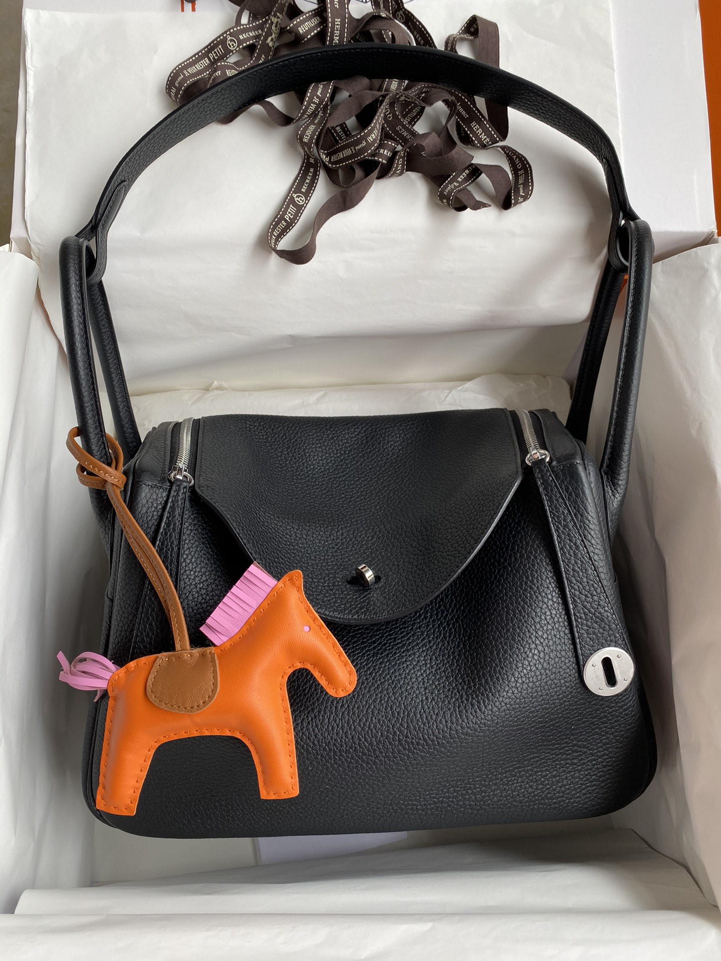 [TOP] HERMES Lindy Taurillon Clemence Leather 30 CM - Black - SHW/GHW - 711 Luxury