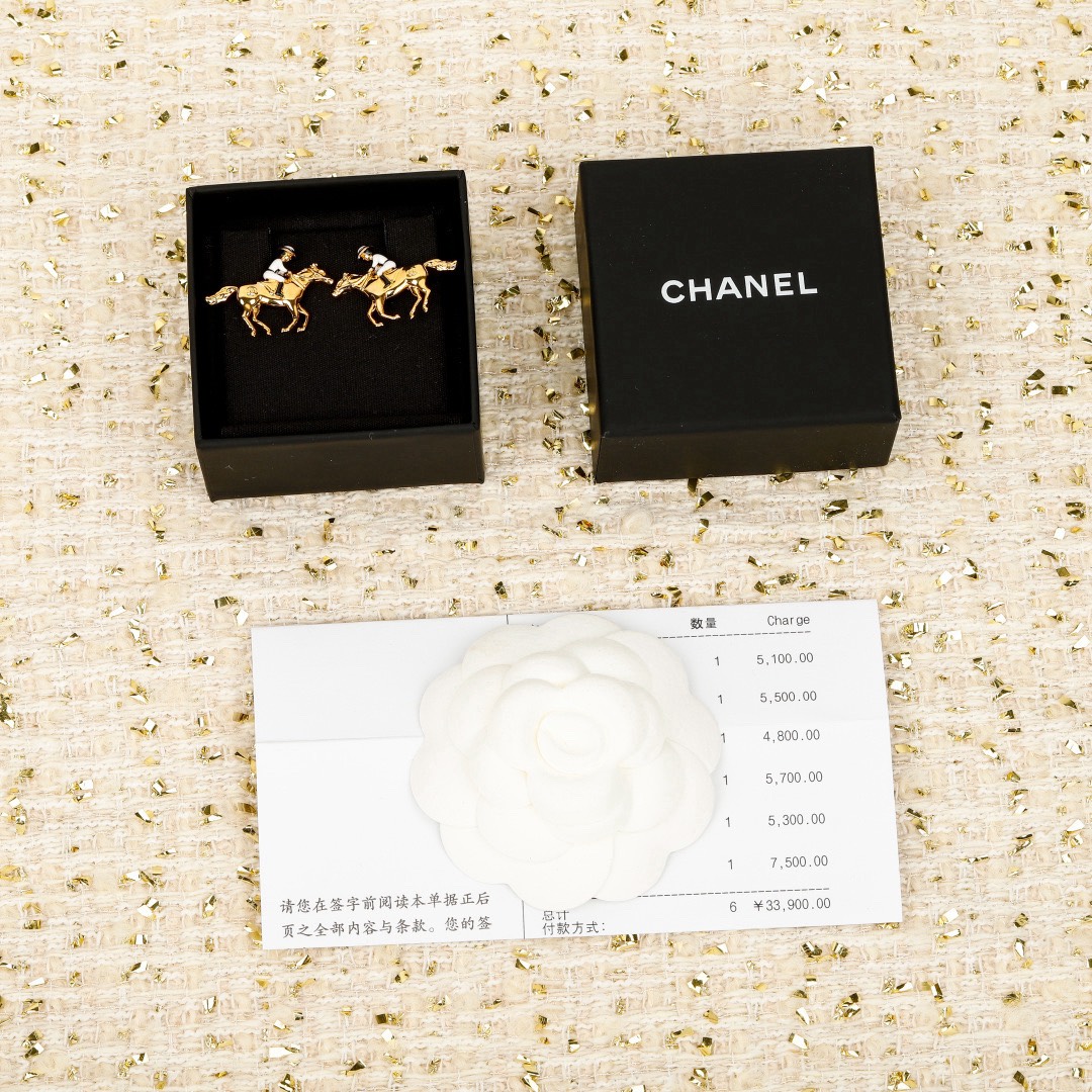 [TOP] CHANEL Earrings - Gold