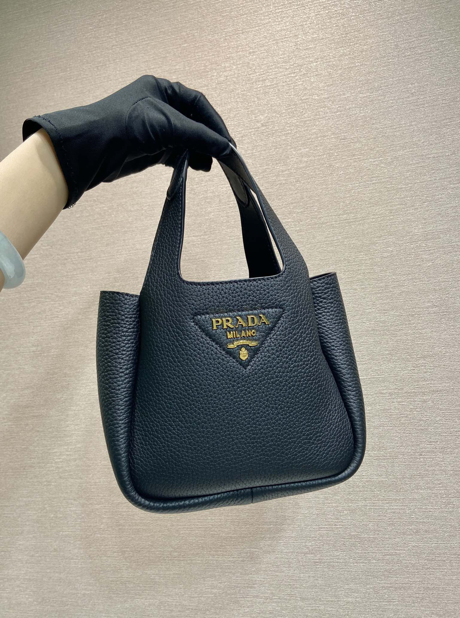 [TOP] PRADA Mini Bag 18x16x10cm - Black & GHW