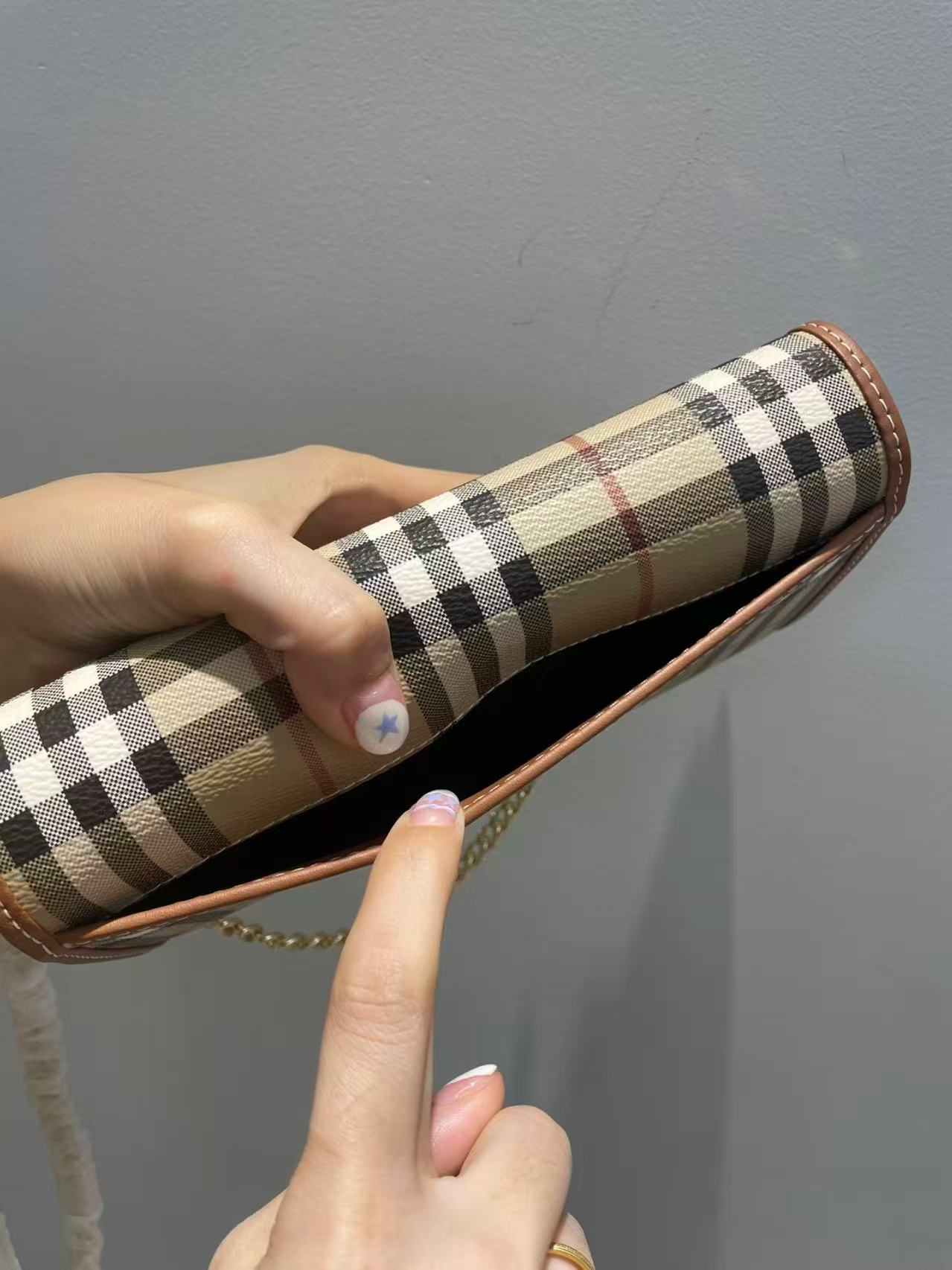 [TOP] BURBERRY Check Chain Strap Wallet Bag 21x3x12cm - Brown