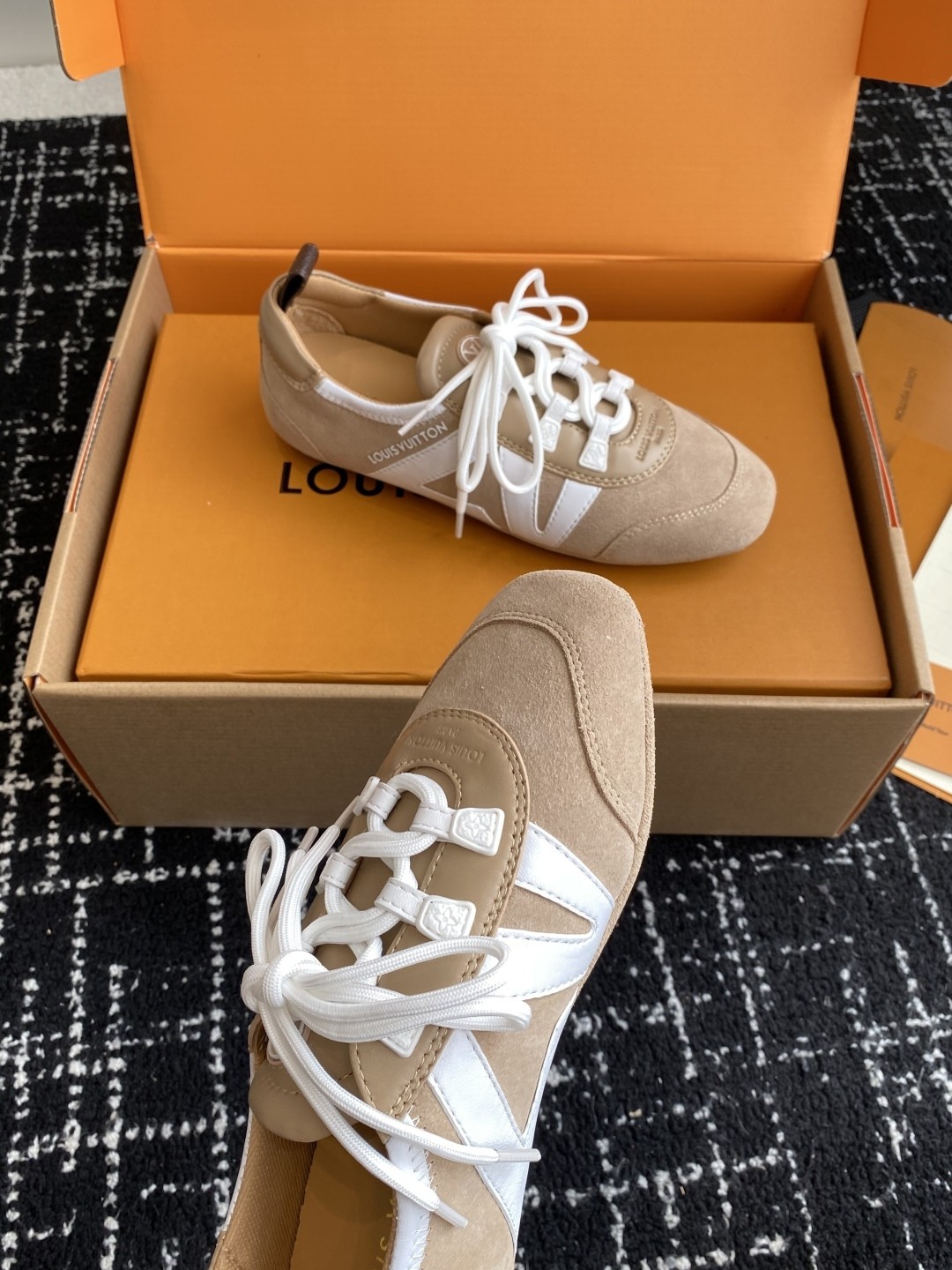 [TOP] Louis Vuitton LV Sneakers Cow Leather - Khaki - 711 Luxury