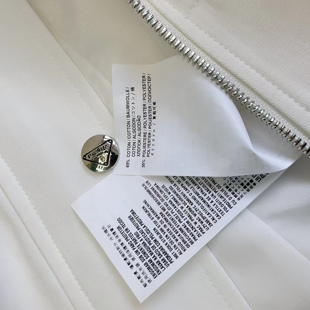 [TOP] PRADA Trench Coat - White