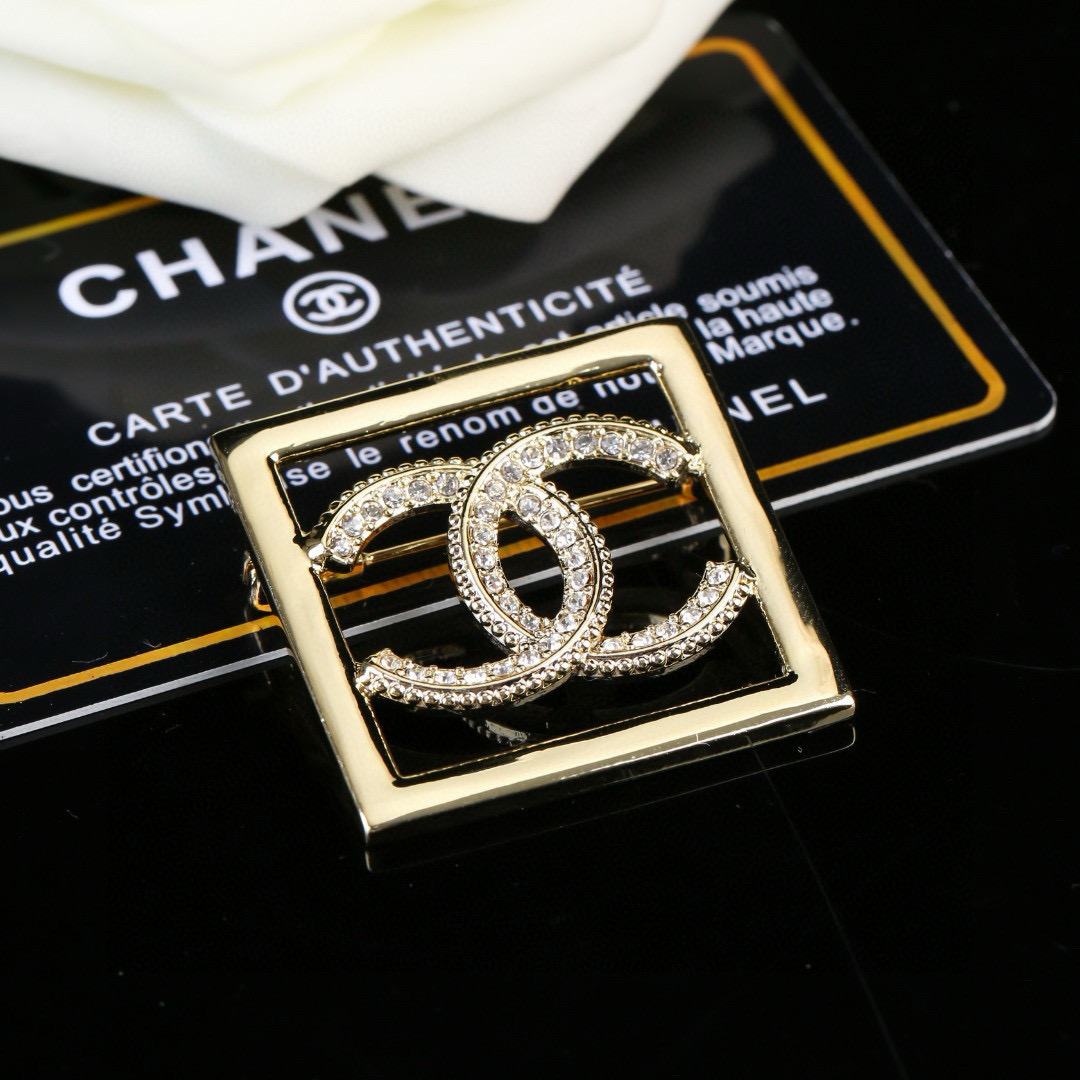 [TOP] CHANEL Brooch - Gold