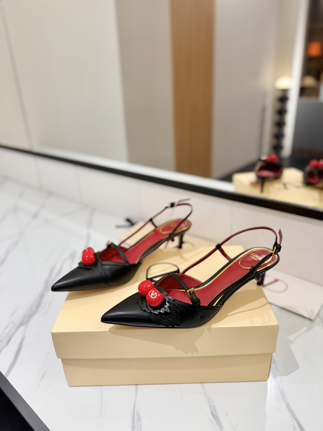 [TOP] VALENTINO Shoes  - Black - 711 Luxury