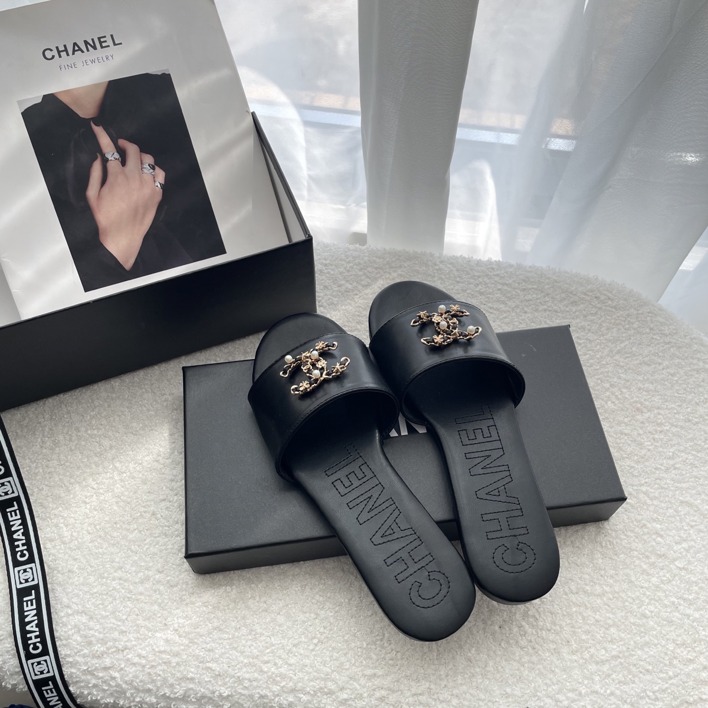 [TOP] CHANEL Flat Sandals - Black