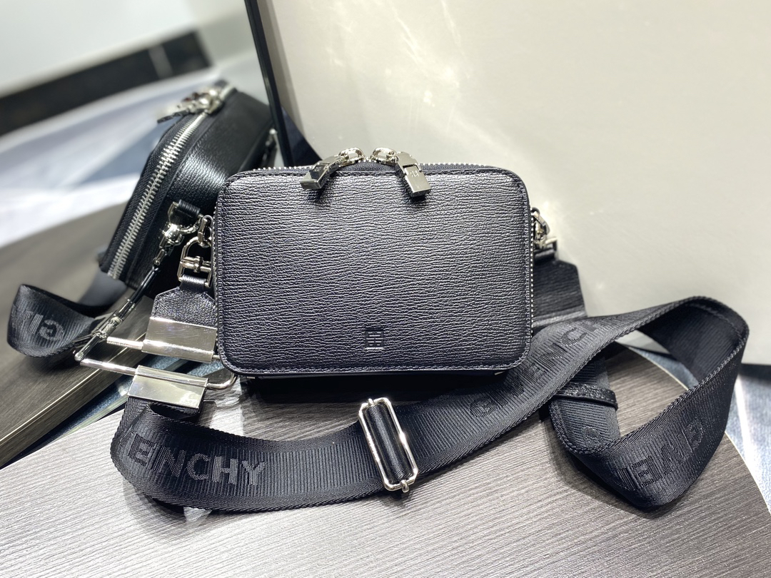 [TOP] GIVENCHY Camera Bag  18.5x12x5.5cm - Black
