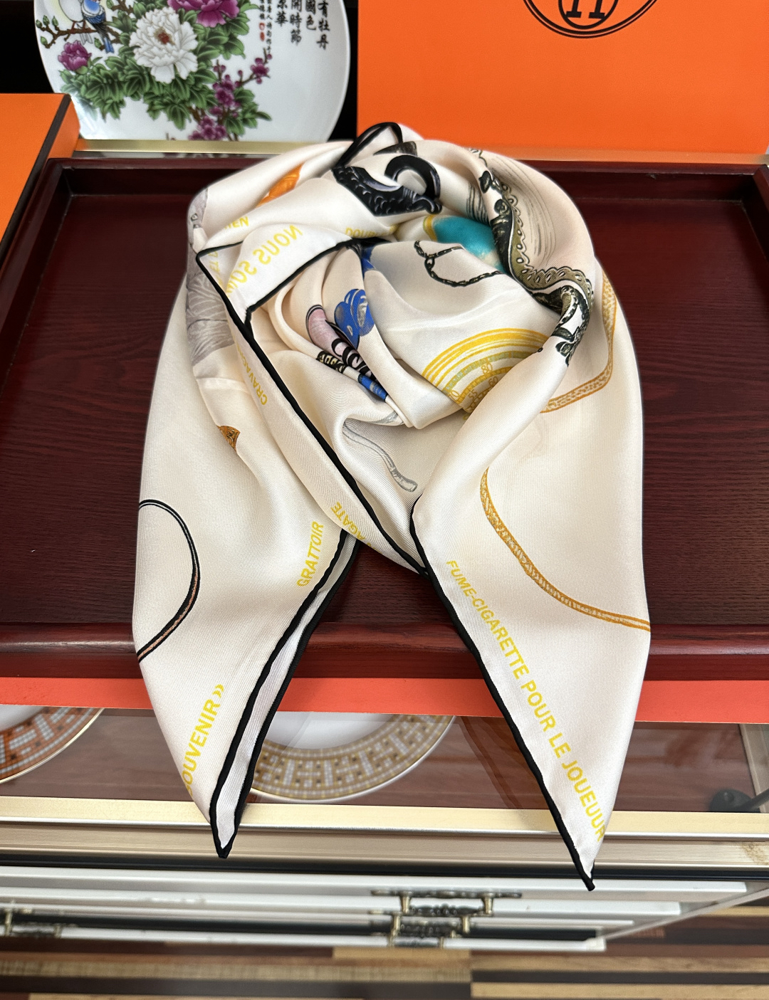 [TOP] HERMES Scarf  90x90 cm - White - 711 Luxury