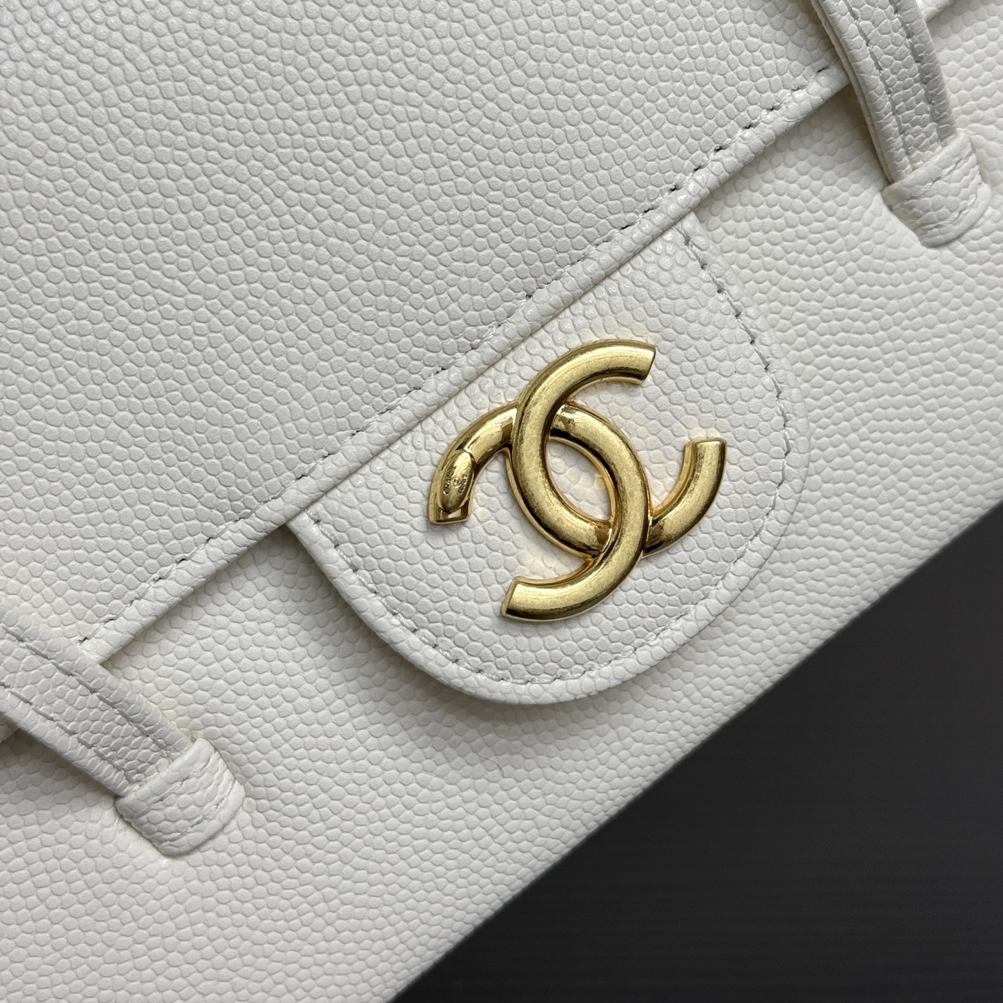 [TOP] CHANEL Preppy Coco Shoulder Bag 17x12x4cm - White & GHW