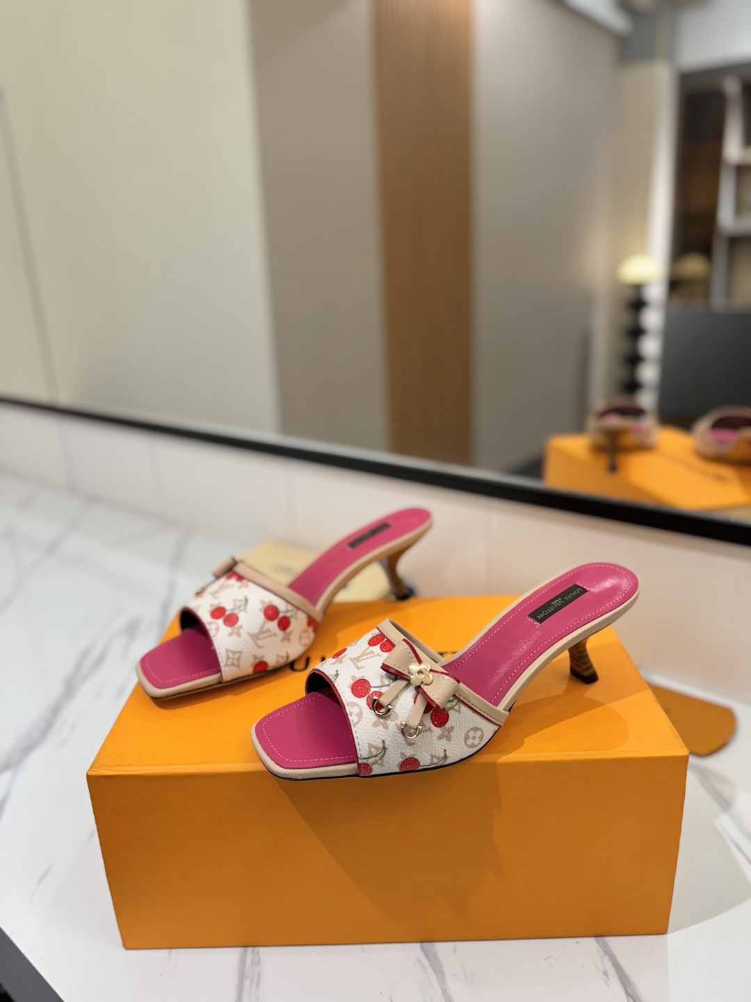 [TOP] Louis Vuitton LV  Slippers - Pink - 711 Luxury