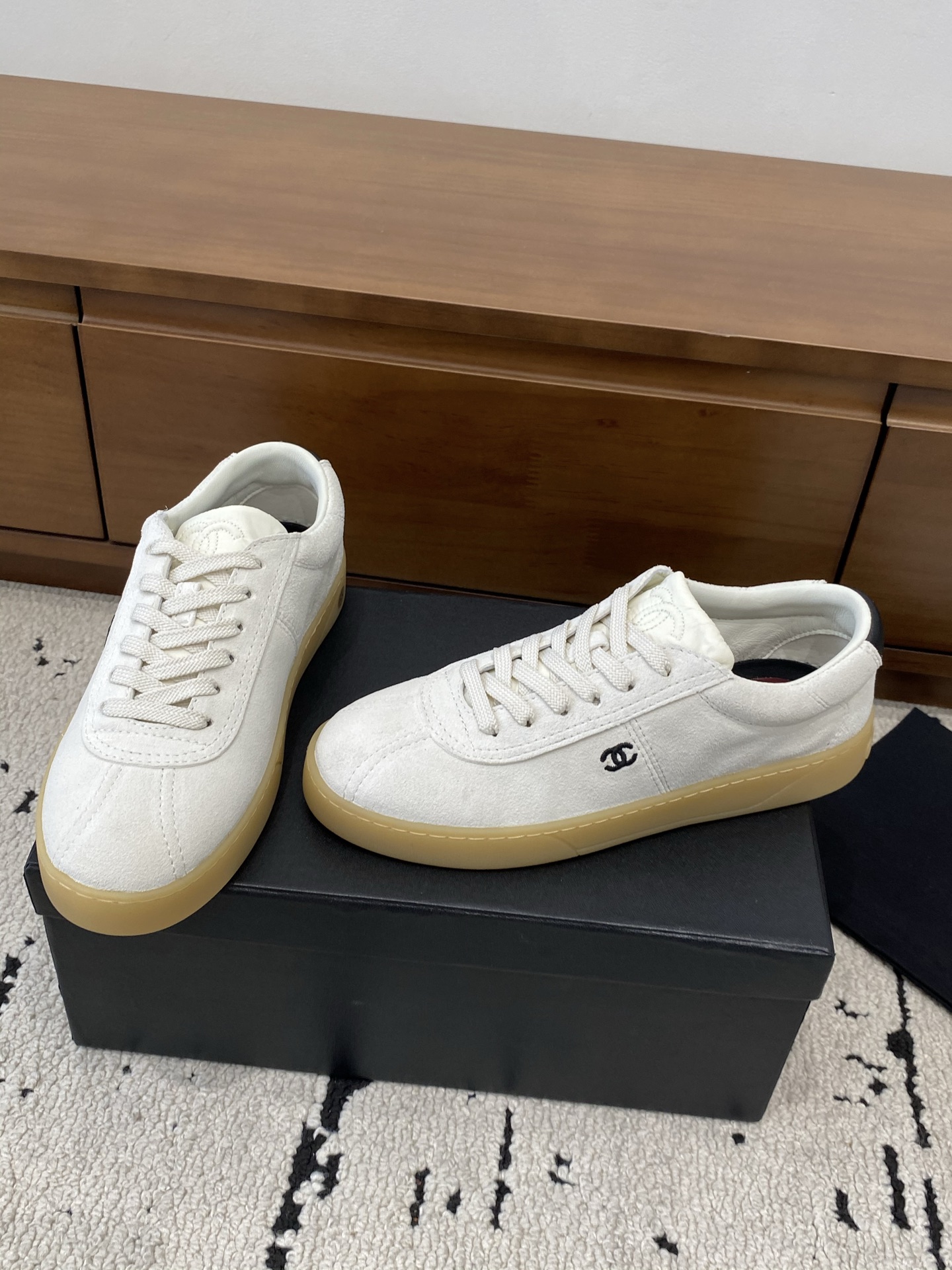 [TOP] CHANEL Casual Shoes - White - 711 Luxury