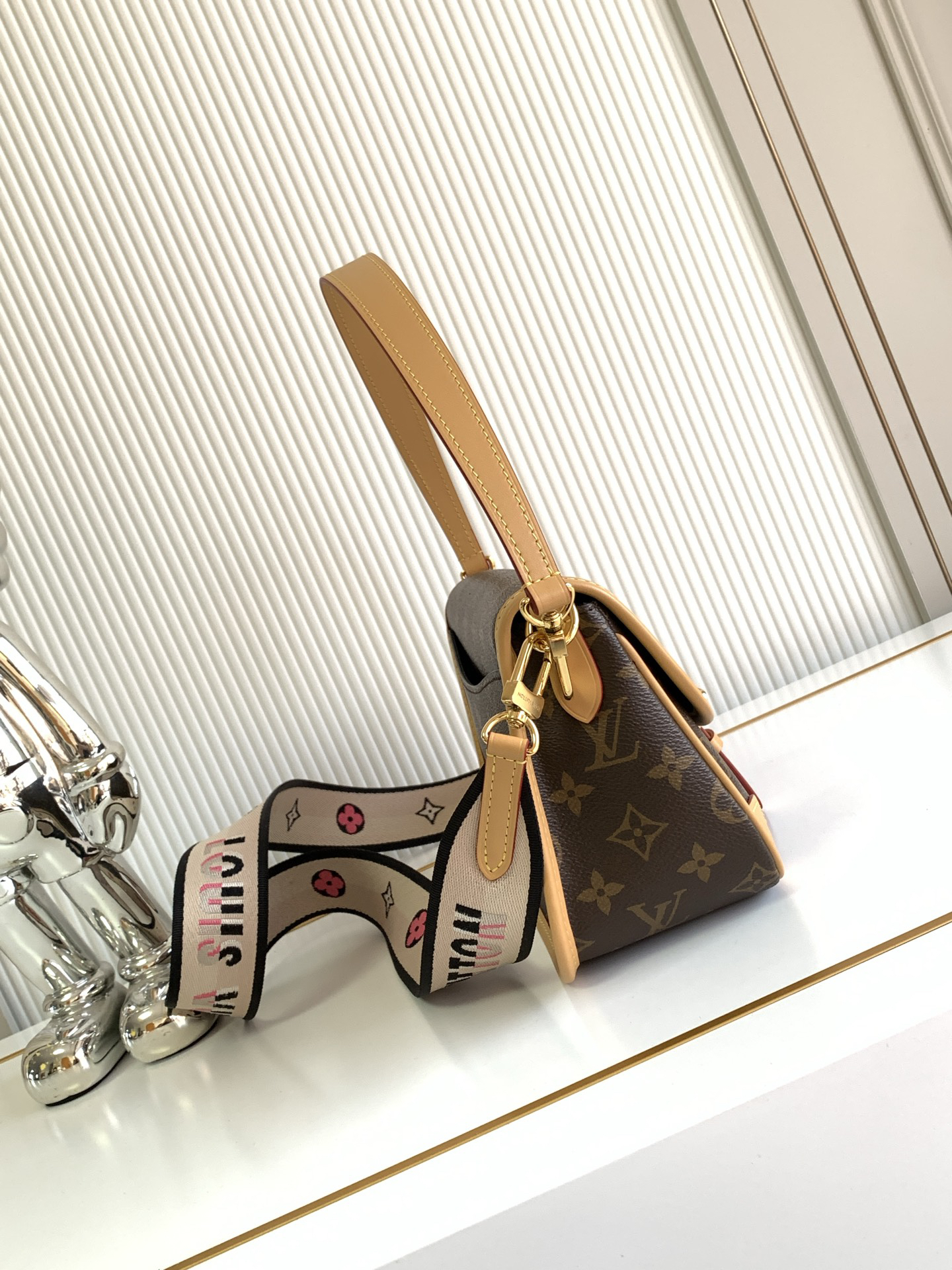 [TOP] Louis Vuitton LV Monogram Diane Bag 25 - 9 - 15 cm - Brown