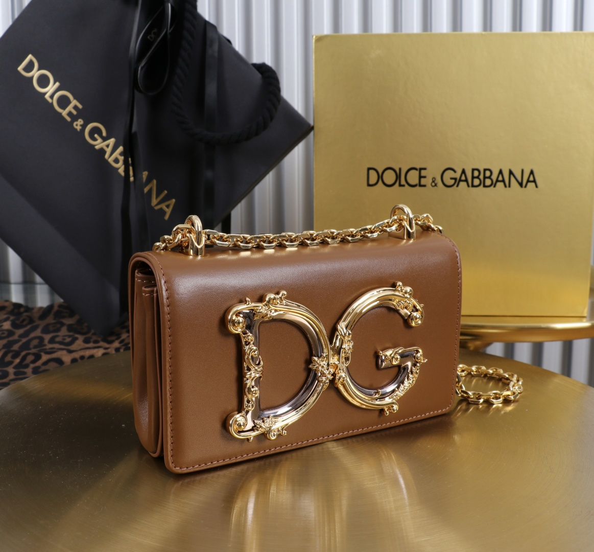 [TOP] Dolce & Gabbana D&G Girls Bag  Cowhide 18x10x5cm - Brown - 711 Luxury