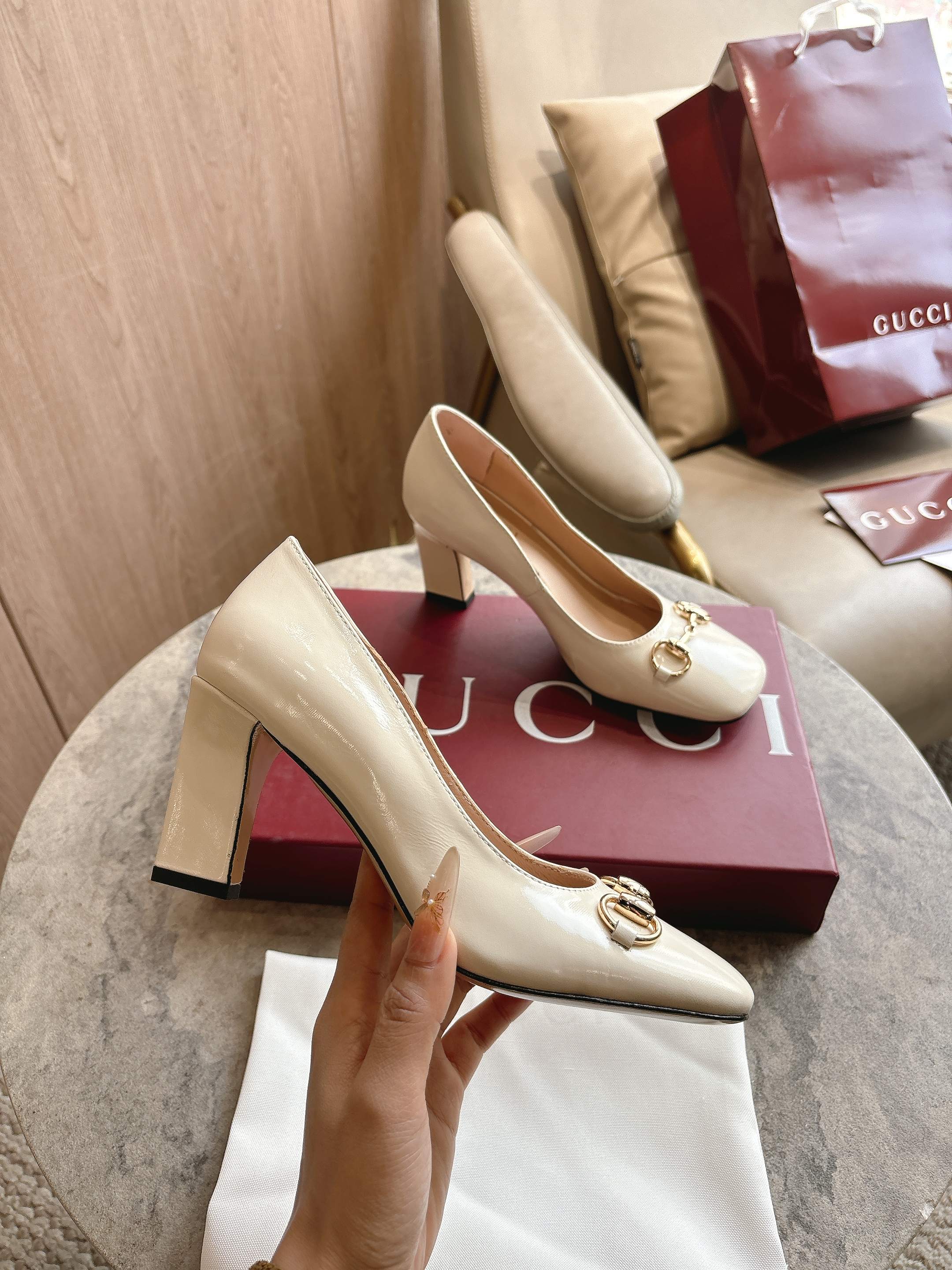 [TOP] GUCCI Shoes - White - 711 Luxury