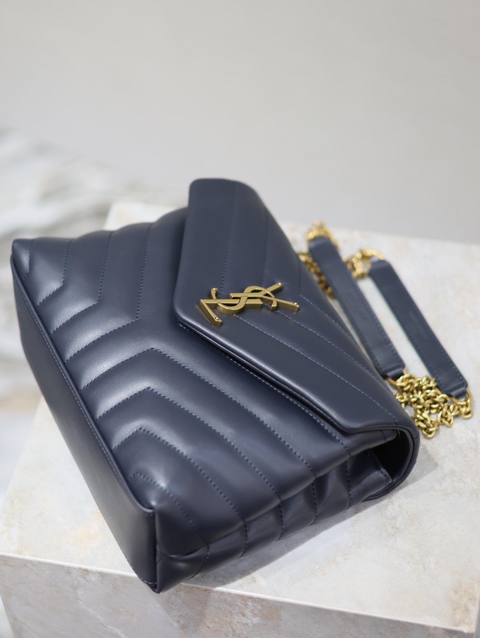 [TOP] Yves Saint Laurent YSL LouLou Bag 23×17×9cm - Dark Blue - 711 Luxury
