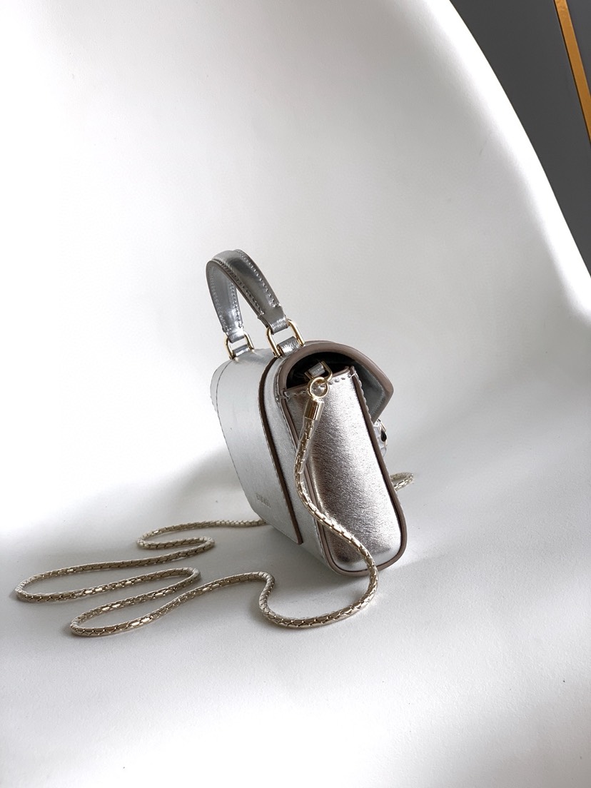 [TOP] BVLGARI Serpenti Forever Bag Calfskin 19x10x3.5cm - Silver - 711 Luxury