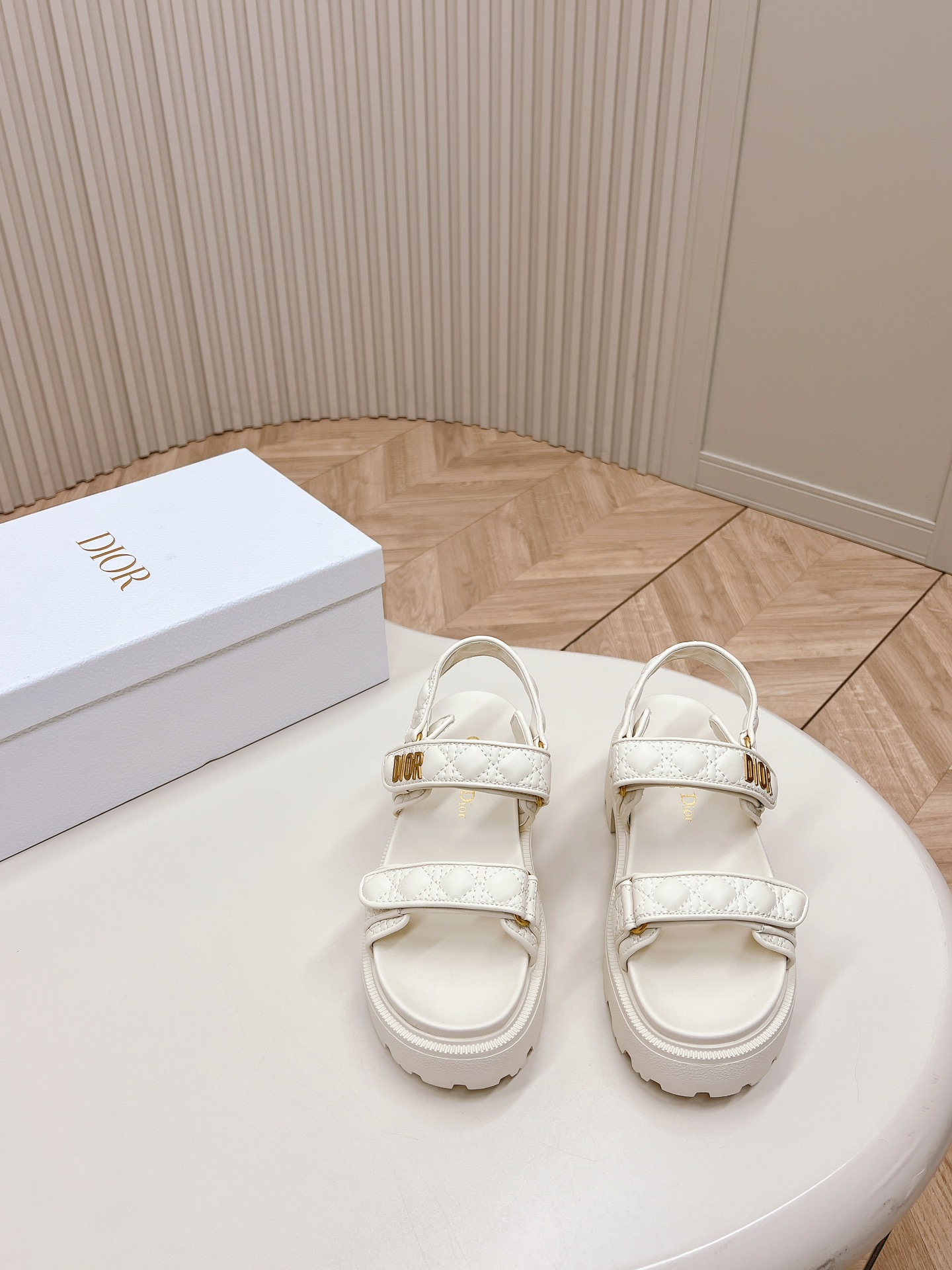 [TOP] Christian Dior Sandals - White