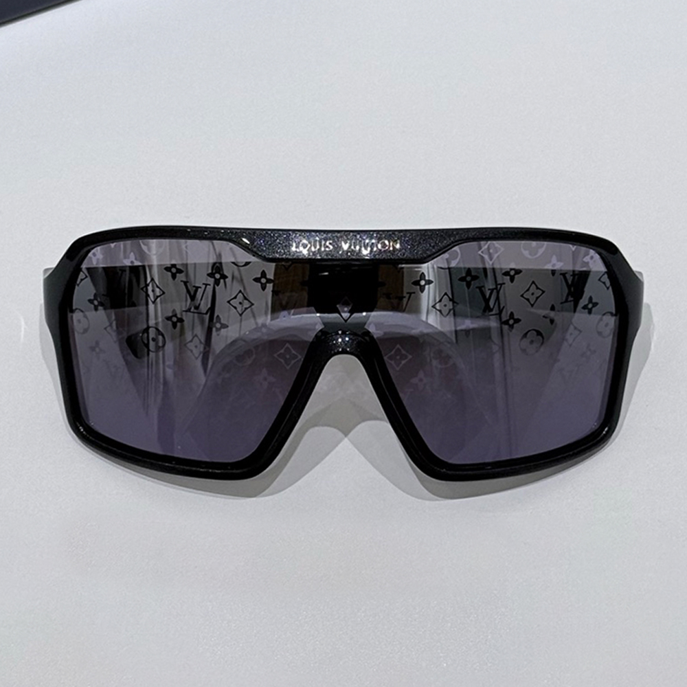 Louis Vuitton Sunglasses LOUIS VUITTON Lv Summit Mask Sunglasses #378133 View 2 | Nigo Office