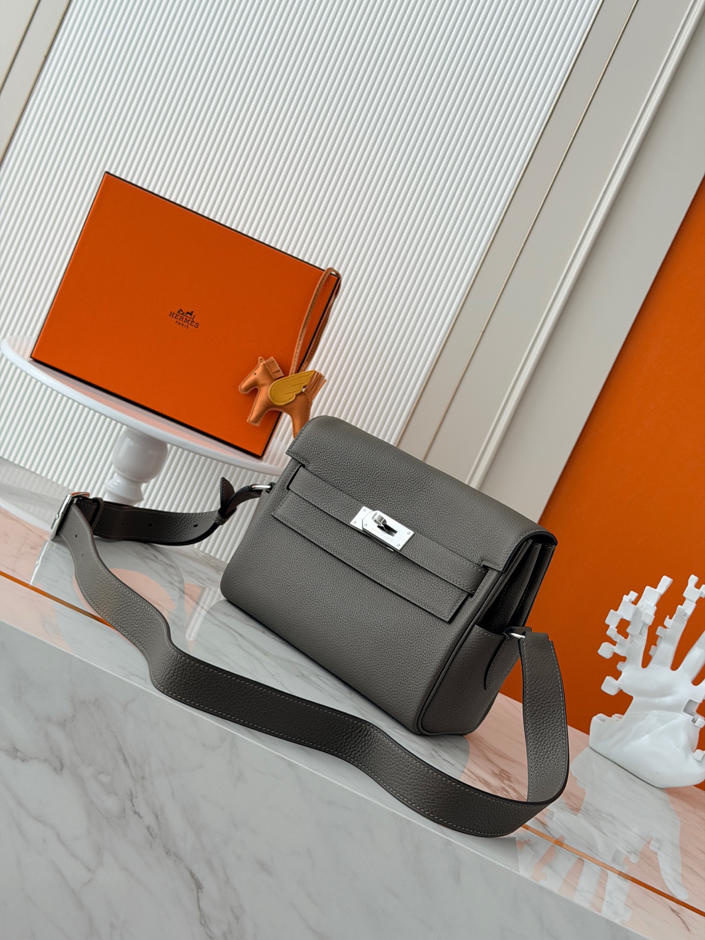 [TOP] HERMES Kelly Messenger Bag 25cm - Etain & SHW - 711 Luxury