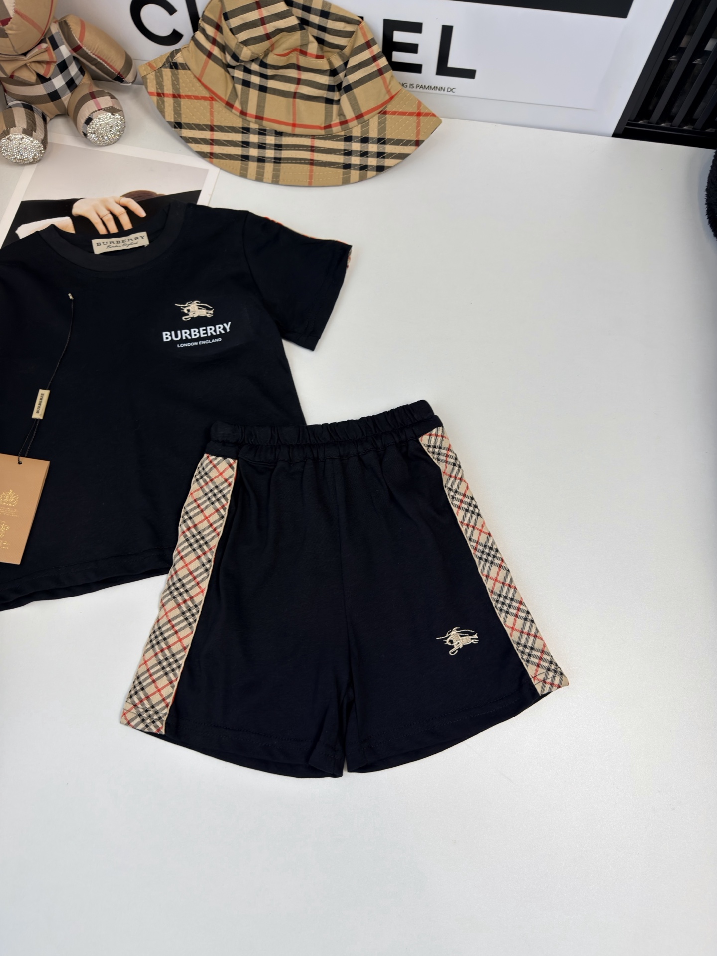 Burberry Unisex Kids Black Vintage Plaid Stripe Short Sleeve Embroidered Knight T-Shirt & Shorts Two Piece Set Boys Girls Sizes 90-150