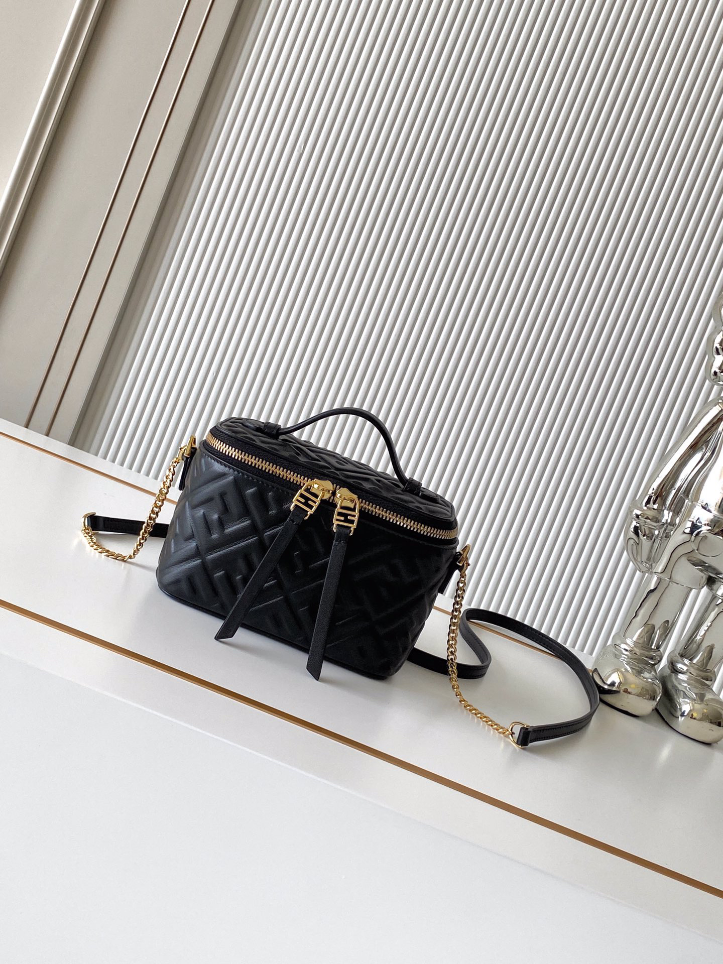 [TOP] FENDI Vanity Bag 16x8x11cm - Black & GHW - 711 Luxury