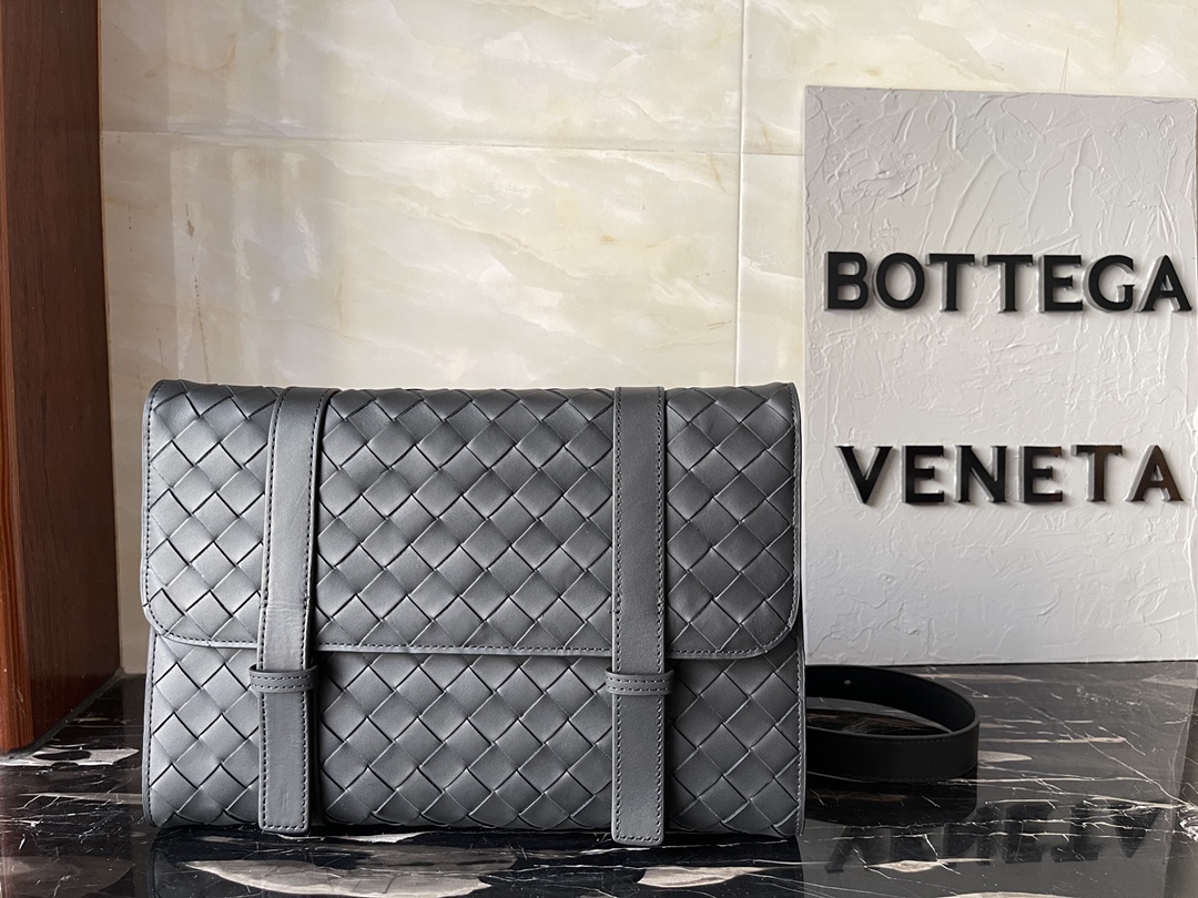 [TOP] Bottega Veneta BV Men's Cowhide Crossbody Bag 30x20x6cm - Black - 711 Luxury