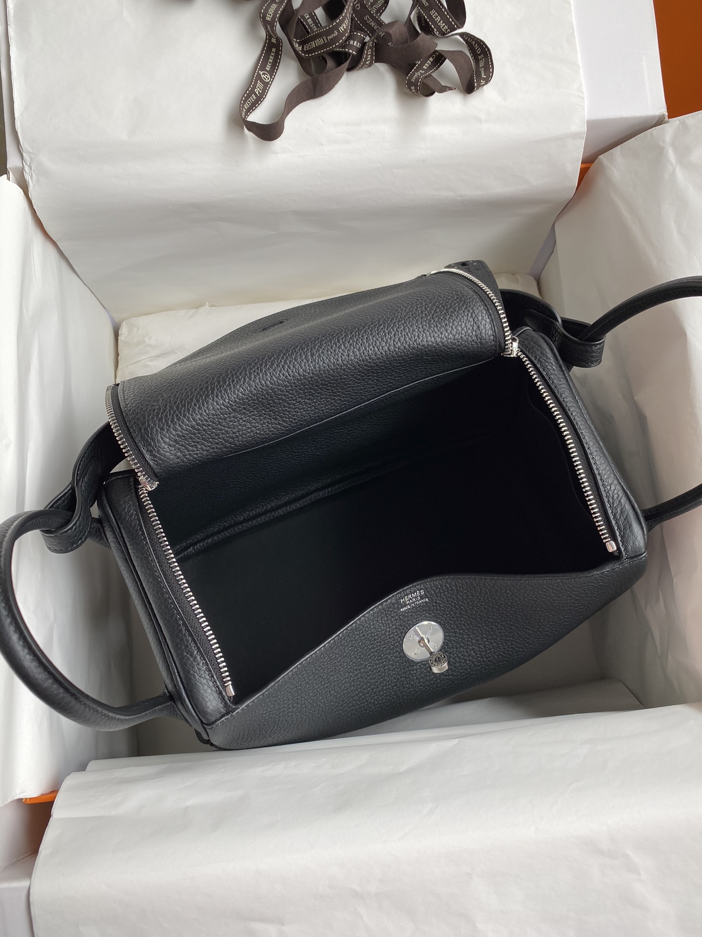 [TOP] HERMES Lindy Taurillon Clemence Leather 30 CM - Black - SHW/GHW - 711 Luxury