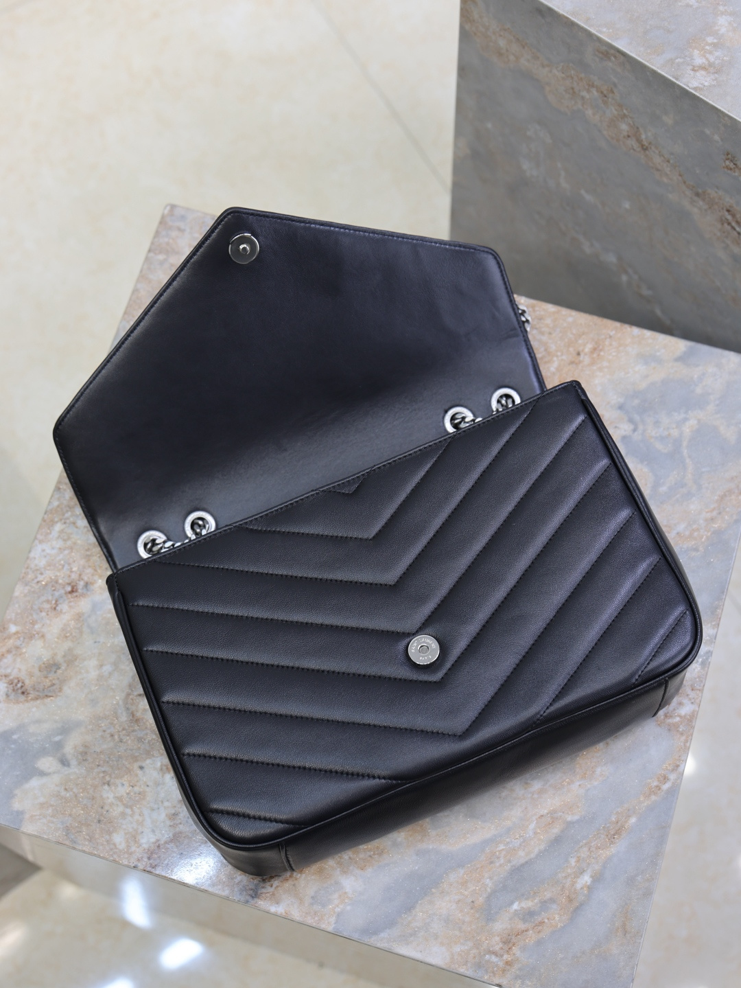 [TOP] Yves Saint Laurent YSL LouLou Bag 32x22x10cm - Black with SHW