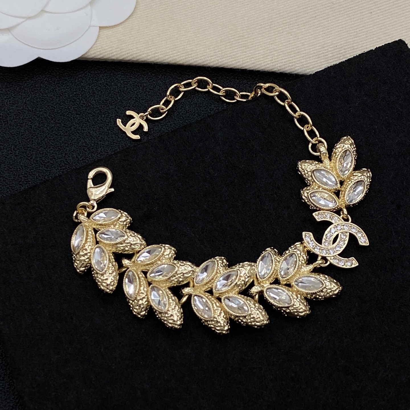 [TOP] CHANEL Bracelet - Gold - 711 Luxury