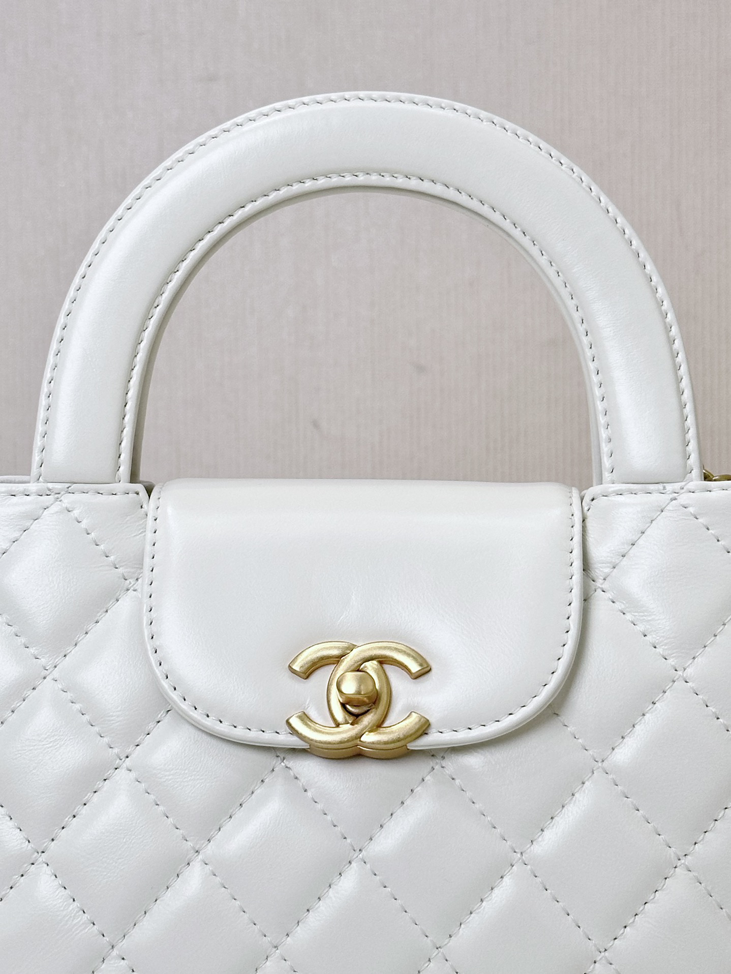 [TOP] CHANEL Kelly Bag Cowhide 13x19x7cm - White - 711 Luxury