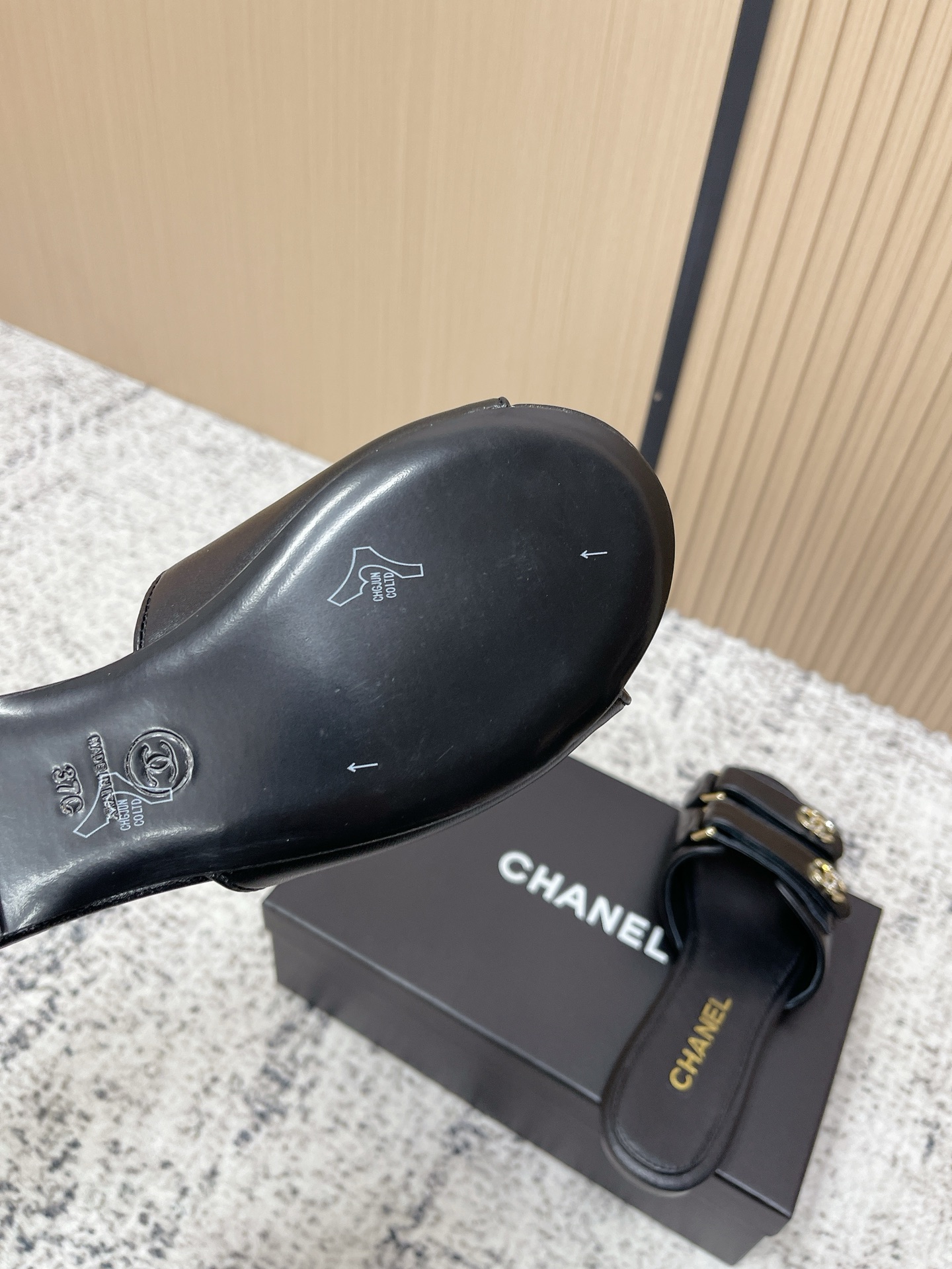 [TOP] CHANEL Sandals - Black