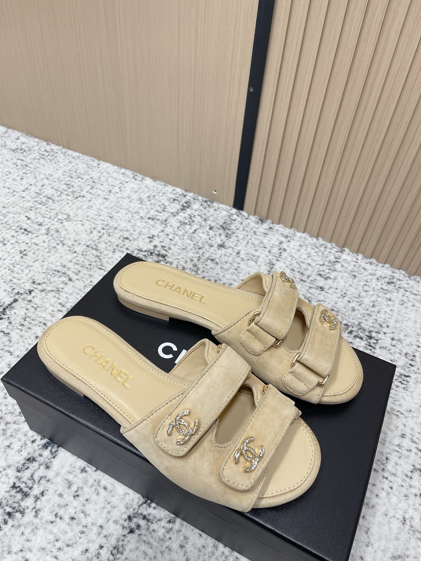 [TOP] CHANEL  Sandals - Khaki