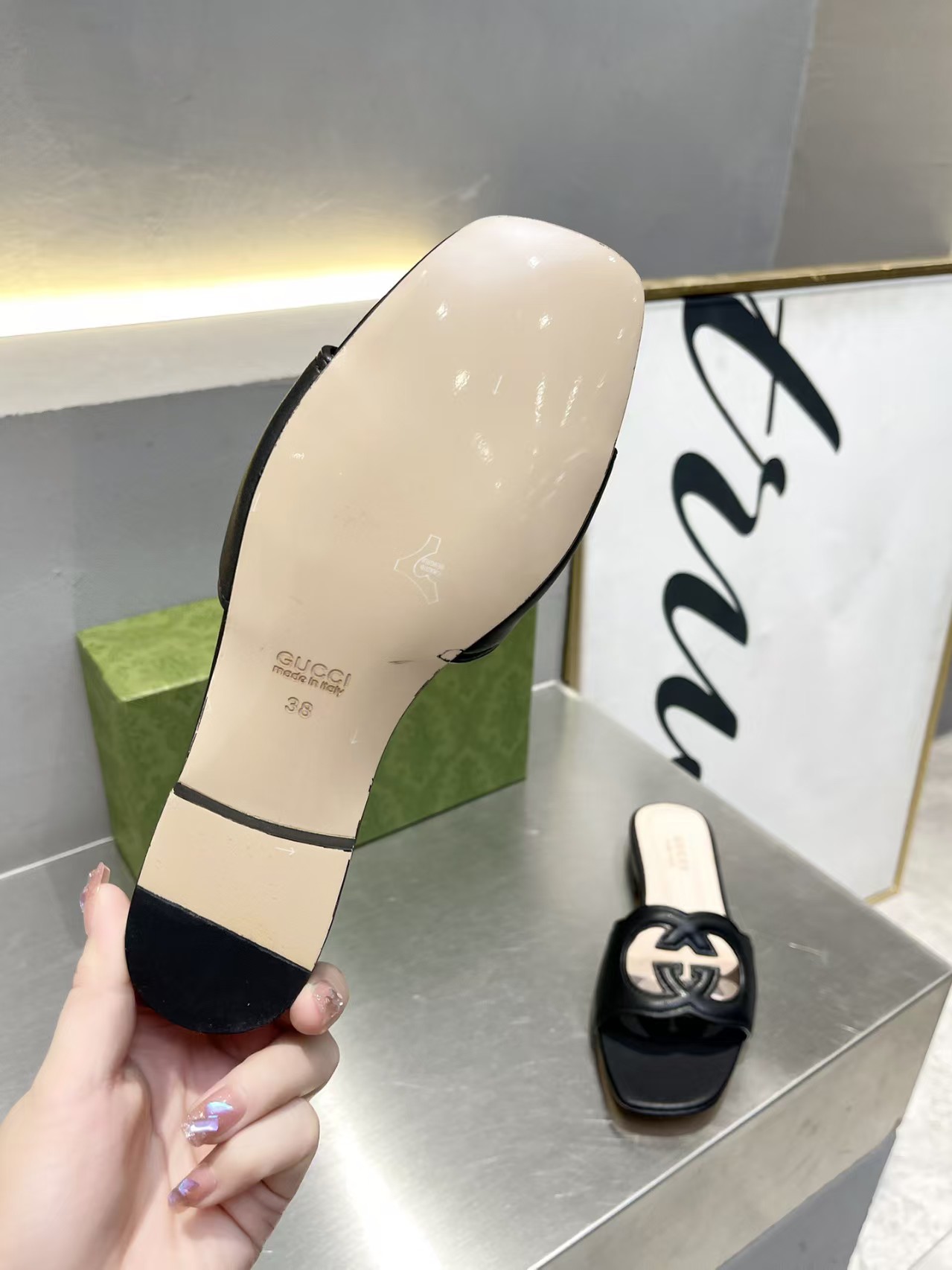[TOP] GUCCI Double G Slippers - Black - 711 Luxury