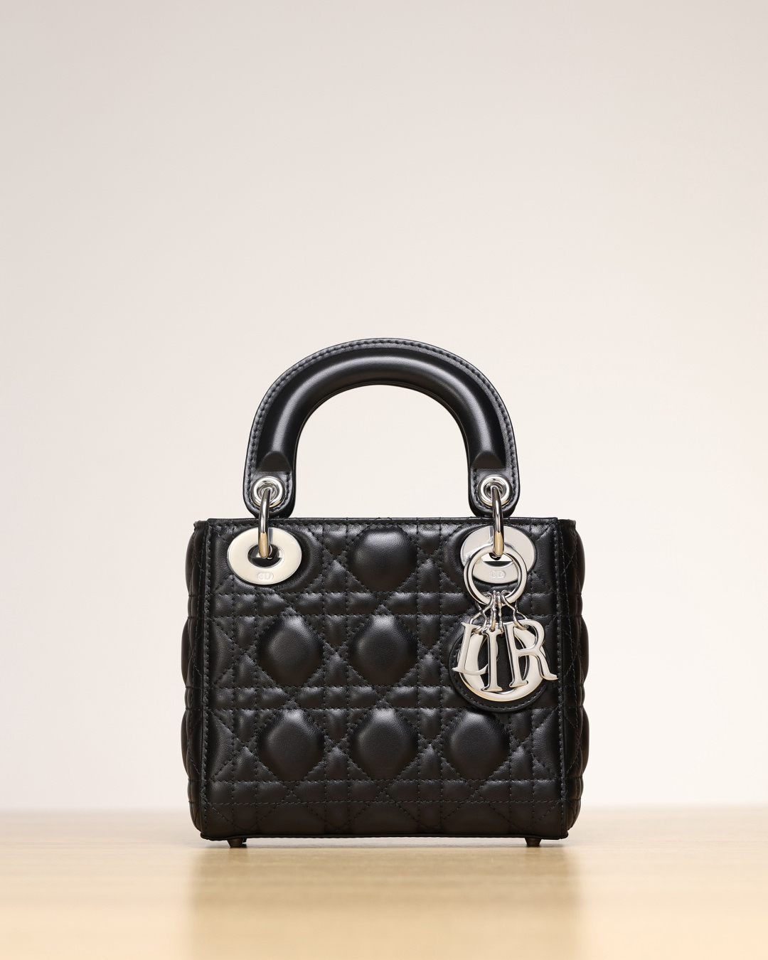 [TOP] Christian Dior Lady Dior Bag Lambskin 17x15x7cm - Black - 711 Luxury