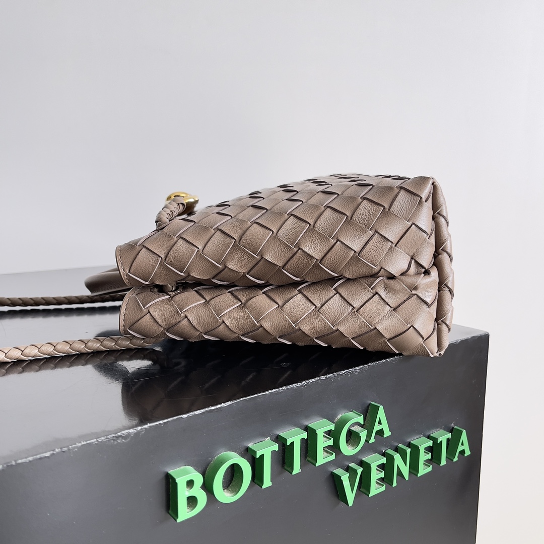 [TOP] Bottega Veneta BV Andiamo Bag Lambskin 25x22x10.5cm - Khaki - 711 Luxury