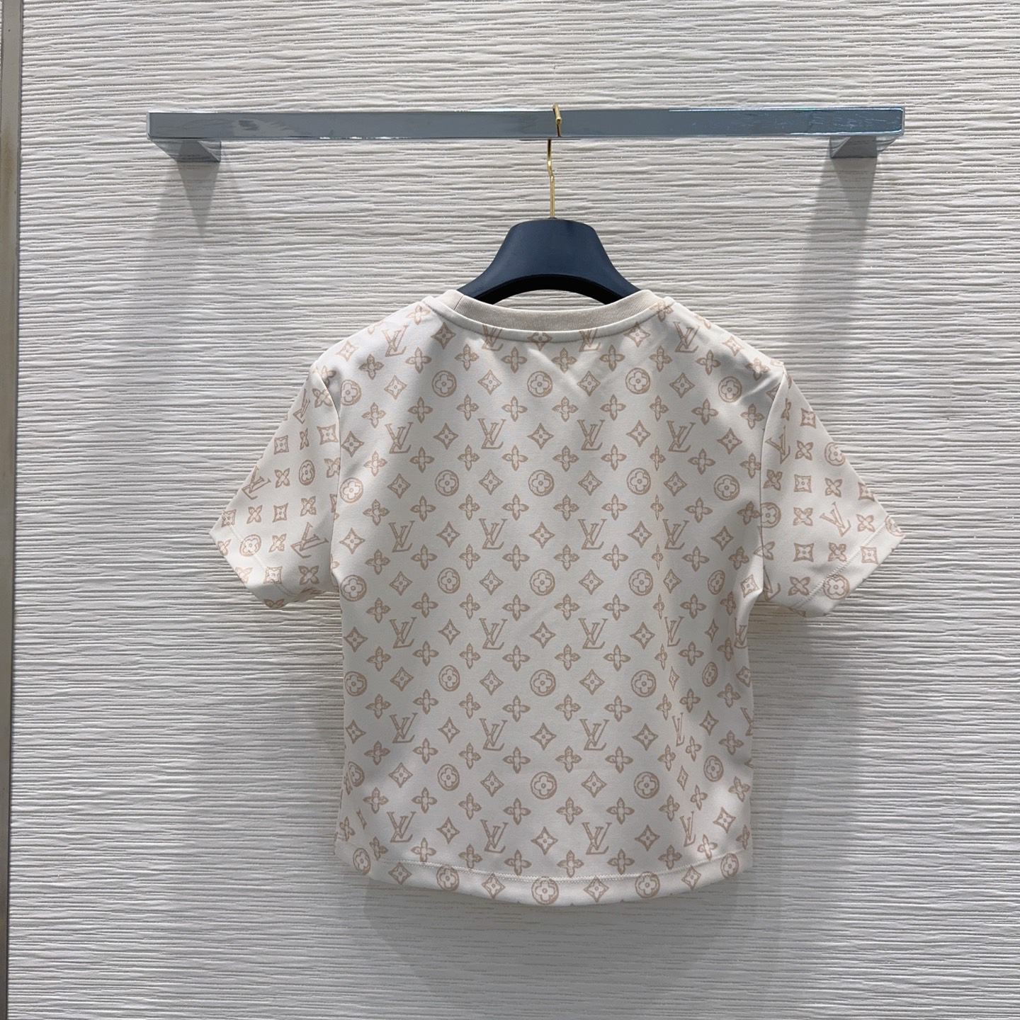 [TOP] Louis Vuitton LV T-shirt + Shorts Set - White