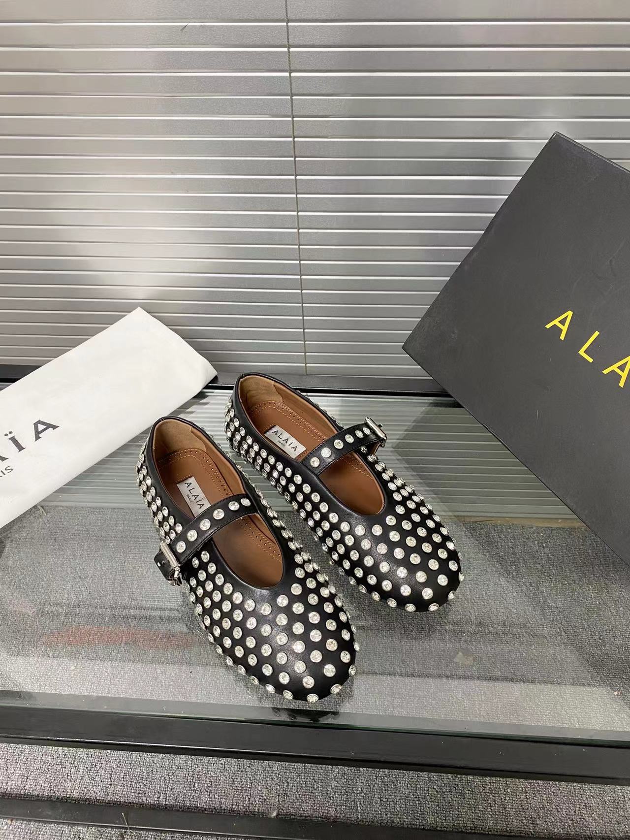 [TOP] ALAIA Flats - Black - 711 Luxury