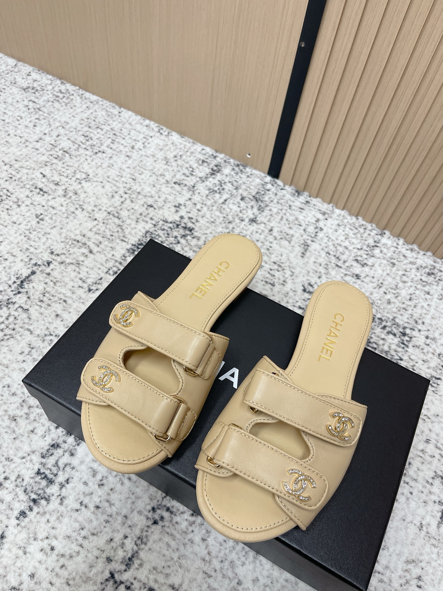 [TOP] CHANEL  Sandals - Khaki