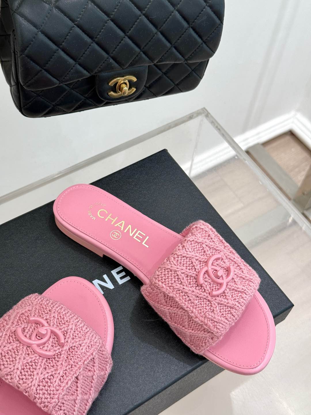 [TOP] CHANEL Flat Sandals - Pink