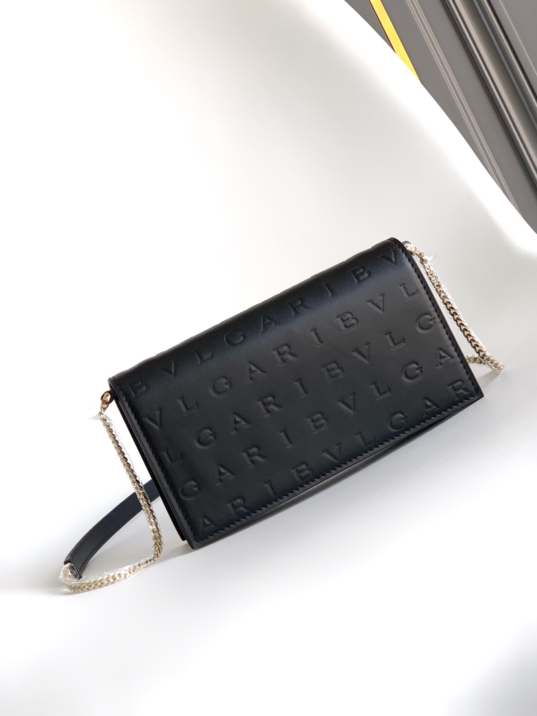 [TOP] BVLGARI Logo Bag Calfskin 19x10.5x4.5cm - Black - 711 Luxury
