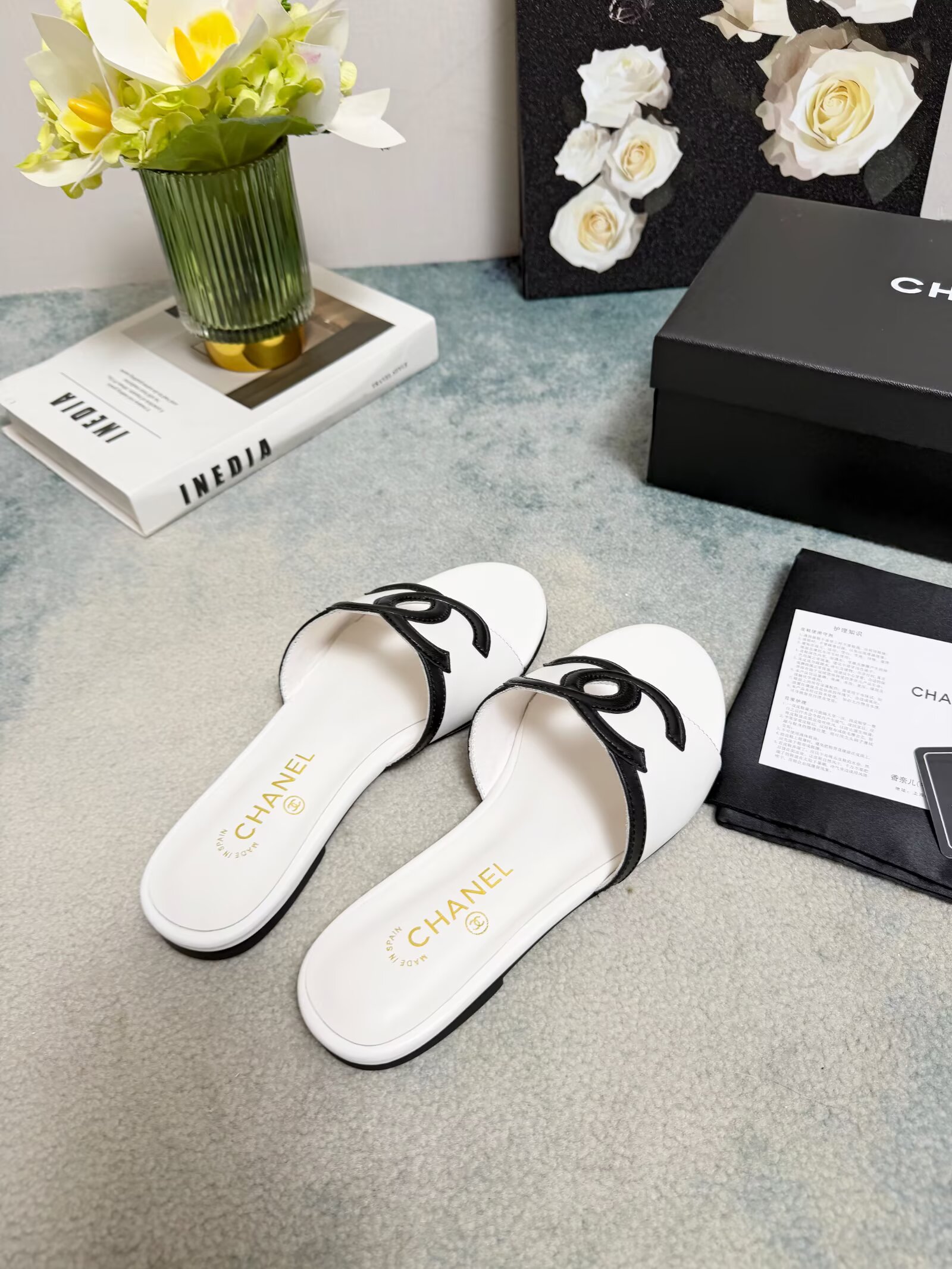 [TOP] CHANEL CC Slippers Cowhide - White - 711 Luxury