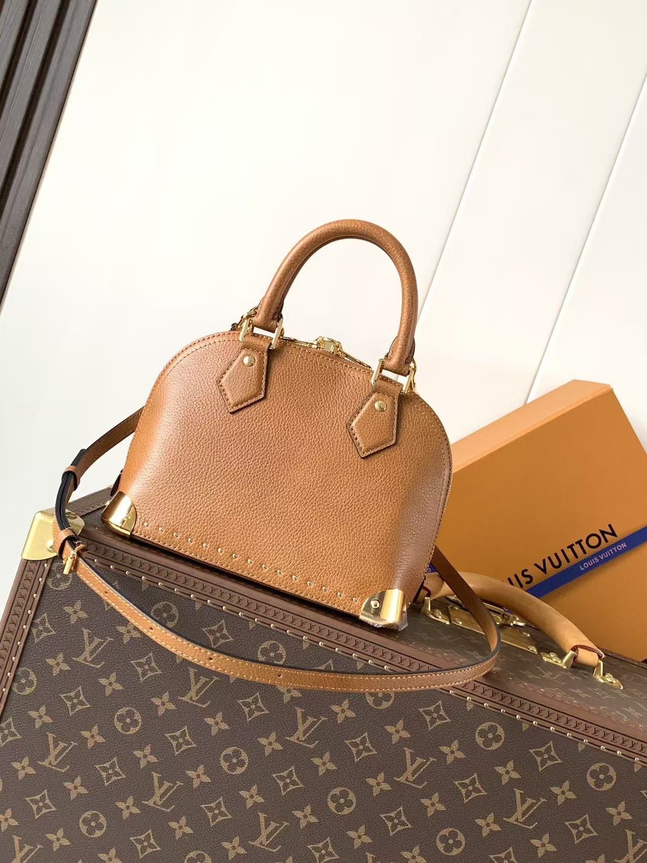 [TOP] Louis Vuitton LV ALMA TRUNK BB 22 x 19 x 11 cm - Brown - 711 Luxury