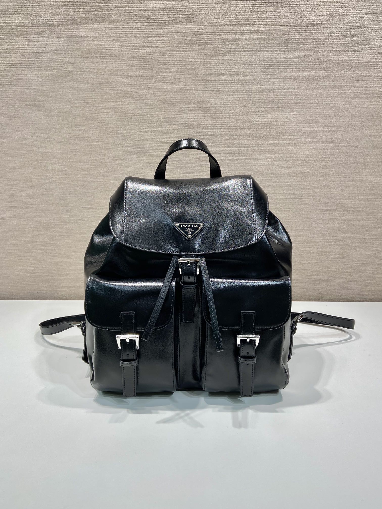 [TOP] PRADA Backpack Wax Leather 30x32x15cm - Black