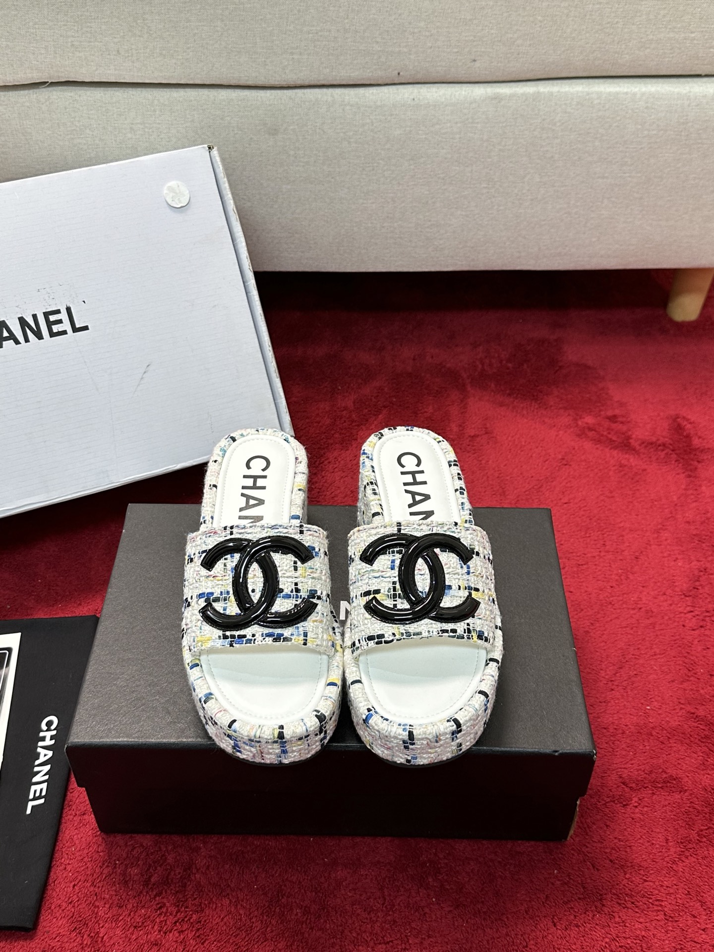 [TOP] CHANEL Sandals - White