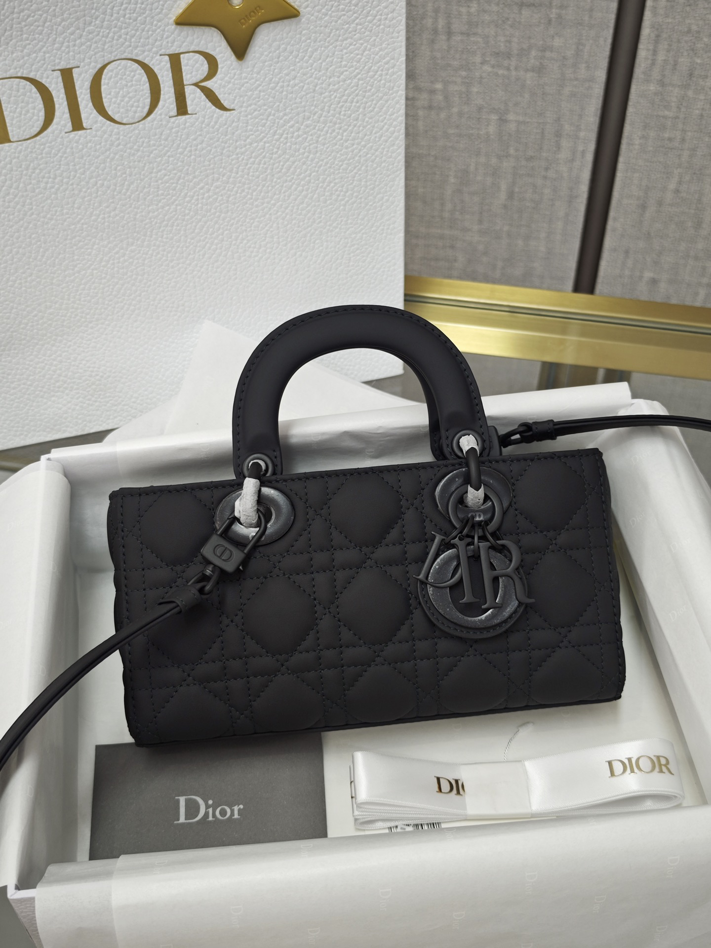 [TOP] Christian Dior Lady D-Joy Bag 22x12x6cm - Black - 711 Luxury